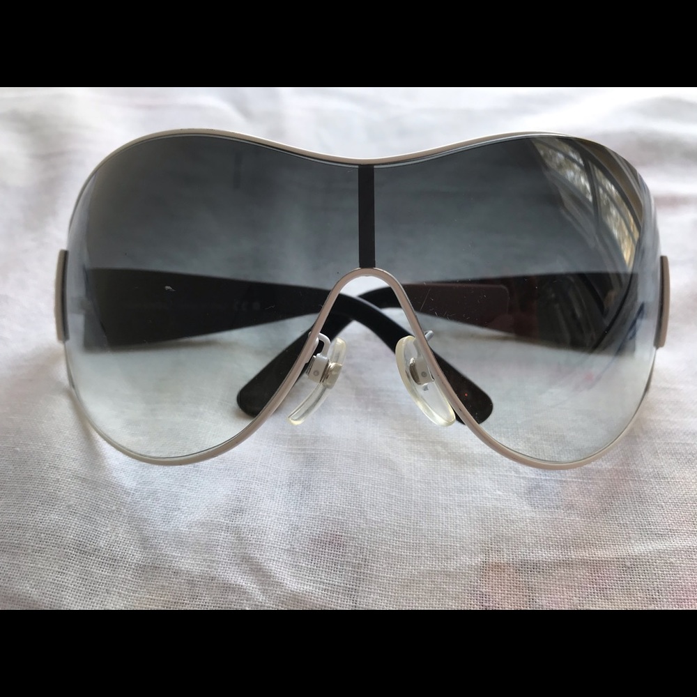 CHANEL Sunglasses 🕶